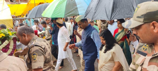 Trimbakeshwar city reverberates