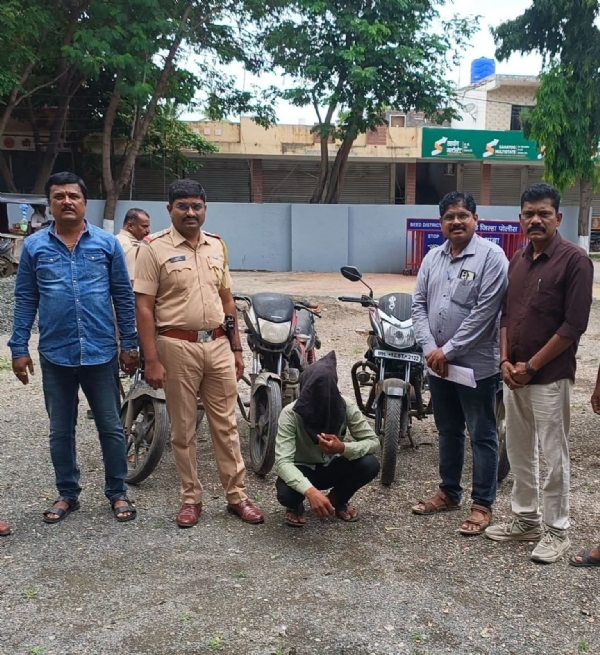 पोलिसांनी केली दुचाकी चोराला अटक पोलिसांनी केली दुचाकी चोराला अटक