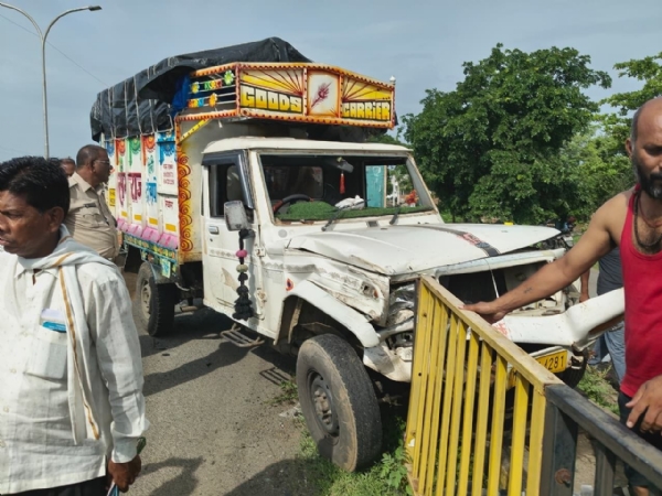 तिवसा बसस्थानकासमोर थार व बुलेरो पिकअपची भीषण धडक; मोठा अनर्थ टळला.. तिवसा बसस्थानकासमोर थार व बुलेरो पिकअपची भीषण धडक; मोठा अनर्थ टळला..