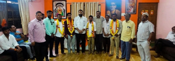महावितरणच्या कर्मचाऱ्यांचा वीज कर्मचारी अधिकारी सेनेत प्रवेश महावितरणच्या कर्मचाऱ्यांचा वीज कर्मचारी अधिकारी सेनेत प्रवेश