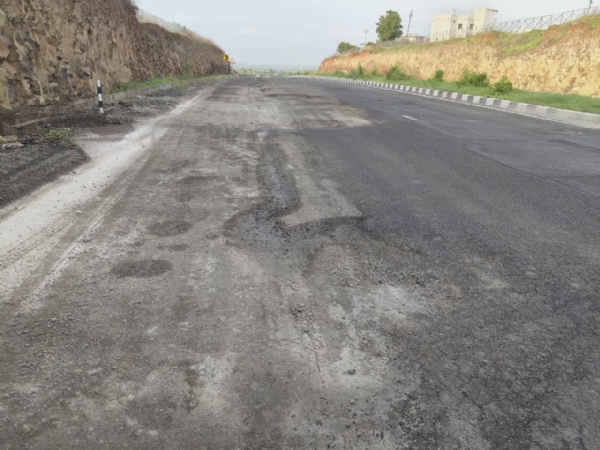 अमरावती–नागपूर राष्ट्रीय महामार्गावरील जीवघेणे खड्डे तात्काळ बुजविण्याची मागणी.. अमरावती–नागपूर राष्ट्रीय महामार्गावरील जीवघेणे खड्डे तात्काळ बुजविण्याची मागणी..