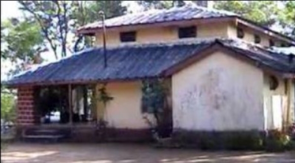 ब्रिटिशकालीन वारसा कोसळण्याच्या मार्गावर ! मेळघाट पर्यटनाला जीर्ण विश्रामगृहांमुळे ग्रहण ब्रिटिशकालीन वारसा कोसळण्याच्या मार्गावर ! मेळघाट पर्यटनाला जीर्ण विश्रामगृहांमुळे ग्रहण