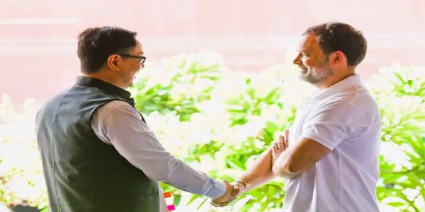 किरेन रिजिजूंनी घेतली राहुल गांधी आणि प्रियंका वाड्रांची भेट