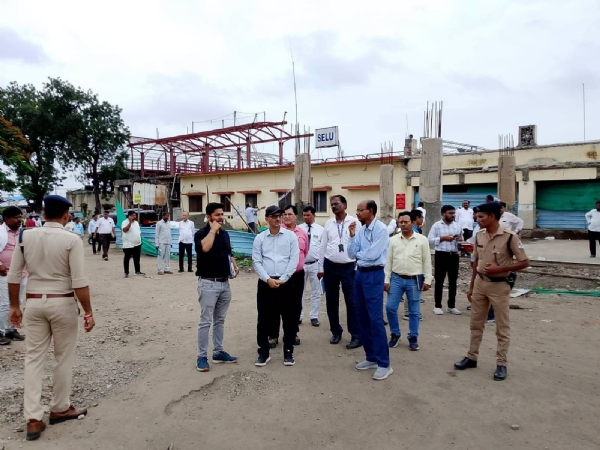 डीआरएम प्रदीप कामले यांची नांदेड-नगरसूल रेल्वे मार्गाची पाहणी; अमृत भारत स्थानक कामांचा घेतला आढावा