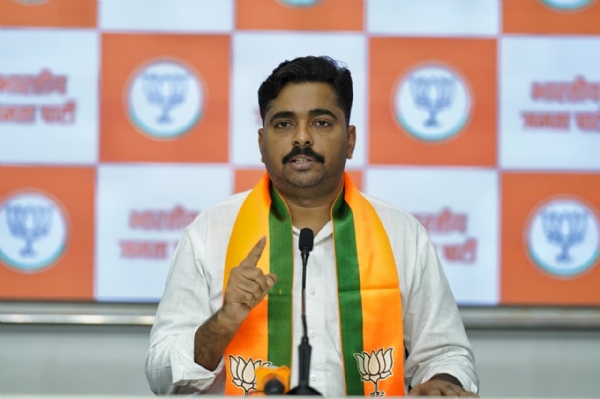 गडचिरोलीतील पूल उद्धव ठाकरे मुख्यमंत्री असतानाच बांधला गेला* भाजपा प्रदेश मुख्य प्रवक्ते नवनाथ बन यांनी डागली तोफ गडचिरोलीतील पूल उद्धव ठाकरे मुख्यमंत्री असतानाच बांधला गेला* भाजपा प्रदेश मुख्य प्रवक्ते नवनाथ बन यांनी डागली तोफ