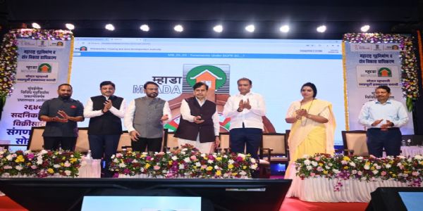 म्हाडासाठी राखीव घरे न देणाऱ्या विकासकांवर कडक कारवाई करा – मंगलप्रभात लोढा