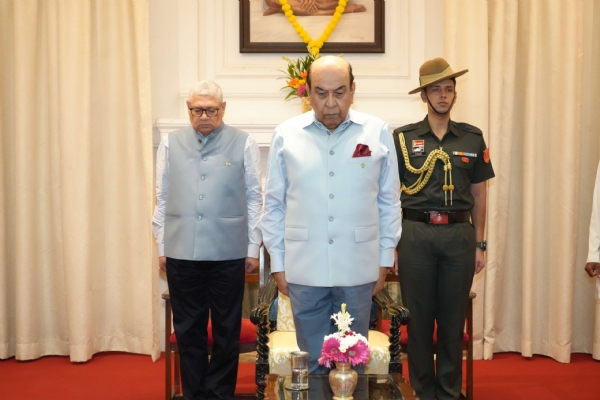 डॉ. डी. वाय. पाटील यांना बिहारच्या राज्यपाल भवनात श्रद्धांजली डॉ. डी. वाय. पाटील यांना बिहारच्या राज्यपाल भवनात श्रद्धांजली