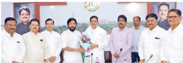धिरज देशमुख यांचा सत्कार धिरज देशमुख यांचा सत्कार