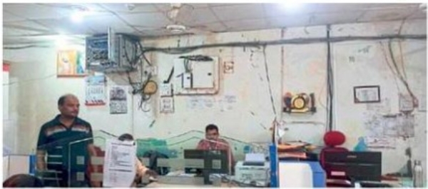 गळक्या छताखाली युनीयन बँकेचा कारभार गळक्या छताखाली युनीयन बँकेचा कारभार
