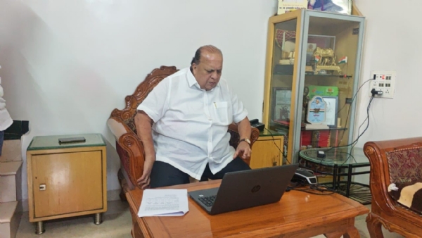 केडीसीसी बँकेचे अध्यक्ष व मंत्री हसन मुश्रीफ केडीसीसी बँकेचे अध्यक्ष व मंत्री हसन मुश्रीफ