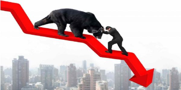 जागतिक दबावामुळे शेअर बाजारात घसरण; सेन्सेक्स ४५५ अंकांनी कोसळला
