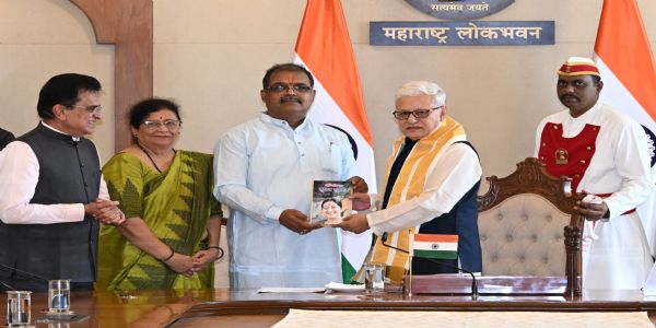 अमरजीत मिश्र यांच्या ‘अग्निशिखा सुषमा स्वराज’ पुस्तकाचे प्रकाशन संपन्न