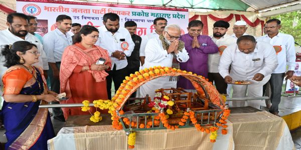 पैठणी सह पारंपरिक वस्त्रांची परंपरा पुढील पिढ्यांपर्यंत पोहचविण्यासाठी विणकरांचे योगदान महत्वपूर्ण - मंत्री भुजबळ