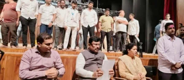 आ राजेश क्षीरसागर, महापौर रूपाराणी निकम यांची पत्रकार परिषद आ राजेश क्षीरसागर, महापौर रूपाराणी निकम यांची पत्रकार परिषद