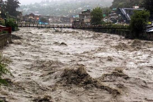 हिमाचलमध्ये मुसळधार पावसाचा कहर; १४५ रस्ते बंद, २२४ ट्रान्सफॉर्मर ठप्प