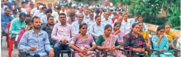 वलगाव पोलिस ठाण्यात बैठकीला उपस्थित नागरिक. वलगाव ठाण्यात जनजागृतीबाबत बैठक वलगाव पोलिस ठाण्यात बैठकीला उपस्थित नागरिक. वलगाव ठाण्यात जनजागृतीबाबत बैठक