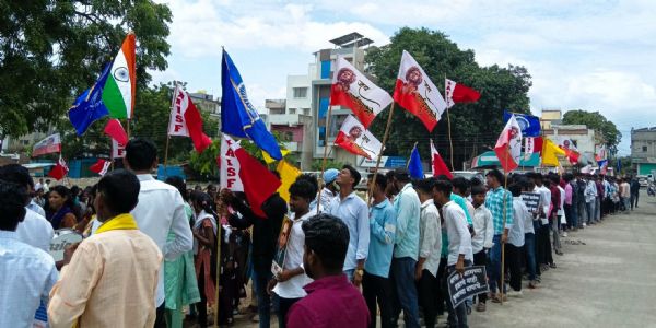 परभणी - जिल्हा कचेरीवर धडकला आदिवासी विद्यार्थ्यांचा एल्गार मोर्चा