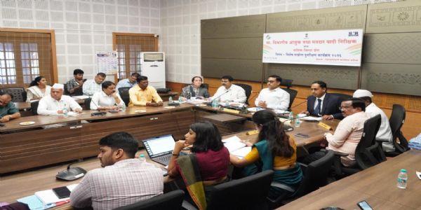 मतदान केंद्रांची रचना मतदारस्नेही करण्यास प्राधान्य द्यावे - विभागीय आयुक्त