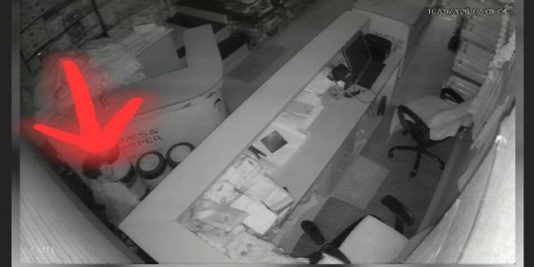 परळी वैजनाथ: मोंढा मार्केटमध्ये चोरट्यांचा धुमाकूळ; दुकानाचे शटर उचकटून पाच लाखांवर डल्ला!