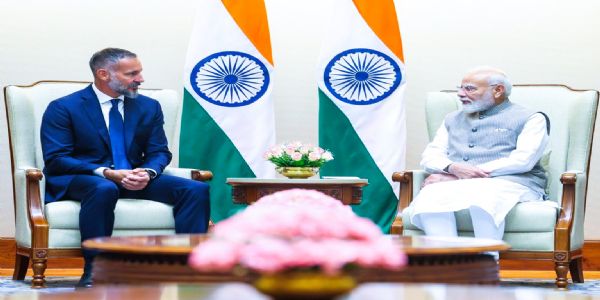 प्रिन्स रहीम आगा खान पंचम यांनी घेतली पंतप्रधान मोदींची भेट