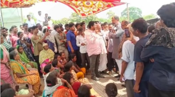 ‘१ कोटींची नुकसान भरपाई द्या, अन्यथा…’; वाघाच्या हल्ल्यात शेतकऱ्याचा मृत्यूनंतर गावकरी संतप्त, खासदारांच्या नेतृत्वात आंदोलन सुरू