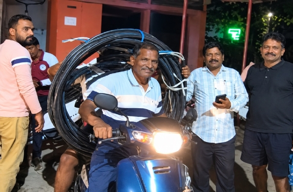 Power outage; Mahavitaran sluggish; villagers themselves brought a cable to restore lighting.