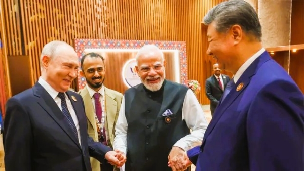ब्रिक्स शिखर परिषदेत मोदी-पुतिन व जिनपिंग यांचे लक्षवेधी हस्तांदोलन