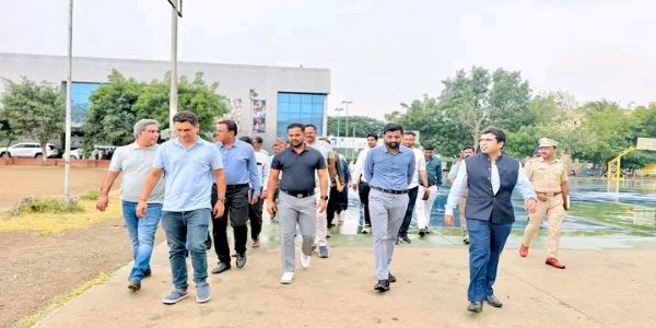 सिंथेटिक ट्रॅकच्या कामाची विभागीय आयुक्त जी. श्रीकांत यांनी केली पाहणी