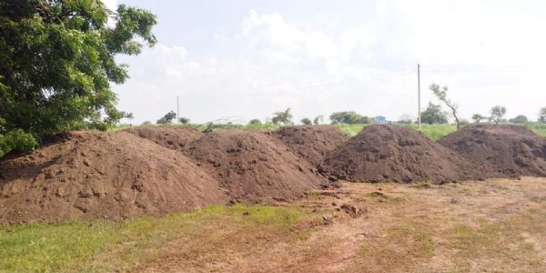 लातूर - औराद शहाजनीत अवैध वाळूसाठ्यावर कारवाई; ५ लाखांचा मुद्देमाल ताब्यात