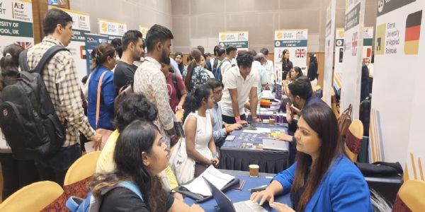 पुणे - ‘ग्लोबल एज्युकेशन फेअर 2026’ ला विद्यार्थ्यांचा उत्स्फूर्त प्रतिसाद