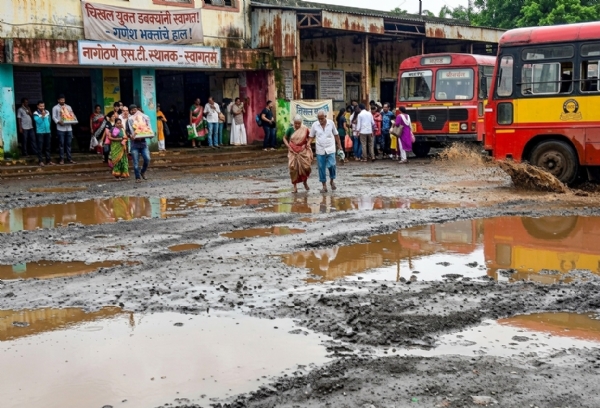 Nagothane Bus Station or a Mud Puddle? A Trial by Fire for Ganesha Devotees!