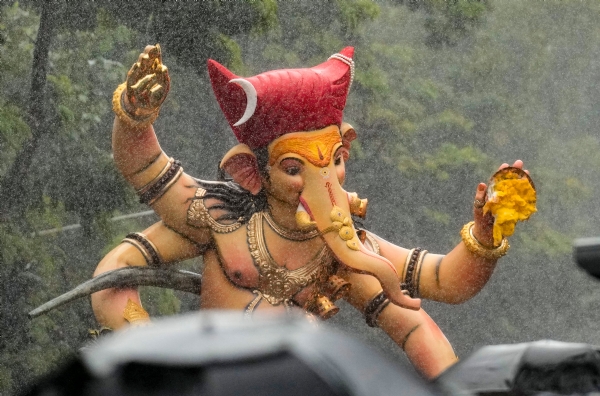 Heavy Rain Lashes Mumbai Suburbs Ahead Lord Ganesha Arrival