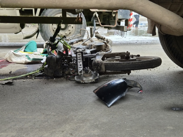 Terrible accident in Yeola: Terrible accident in Yeola: