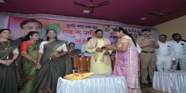 पतीला नवजीवन मिळाल्याची कृतज्ञता; राष्ट्रवादीच्या सोनाली भुरसे यांनी मुनगंटीवारांचे मानले आभार