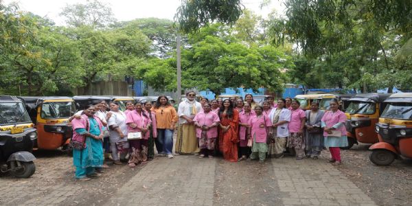‘बंडखोर’च्या टीमने अनुभवला महिला रिक्षाचालकांचा जिद्दीचा प्रवास