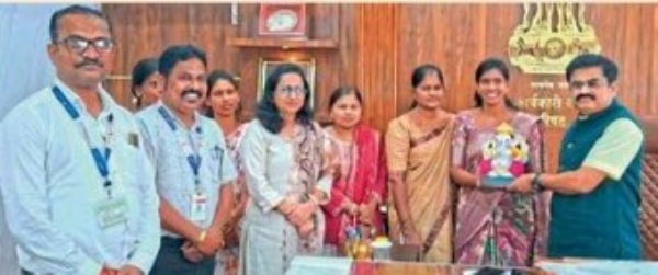 गवळाऊ गायीच्या गोमयापासून पर्यावरणपूरक गणपती जि.प. च्या पशुसंवर्धन विभागाचा उपक्रम