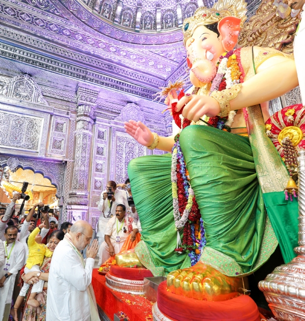 अमित शाह लालबागचा राजा दर्शन