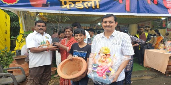 अमरावतीत गणपती बाप्पांच्या मूर्तीसोबत पर्यावरणपूरक गणेशोत्सवाचा संदेश देणारा उपक्रम