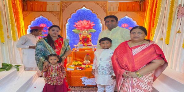 ‘राधाश्री’मध्ये गणरायाची प्रतिष्ठापना; कोठे परिवाराने केली विधिवत पूजा