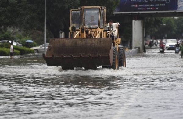 चीनमध्ये मुसळधार पावसाचा कहर; ३१ हजार नागरिकांचे स्थलांतर, आपत्कालीन यंत्रणा सतर्क