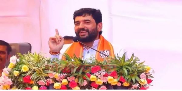मुरलीधर मोहोळ यांच्या ताफ्यात दुचाकी घुसविण्याचा प्रयत्न; तरुणाविरुद्ध गुन्हा