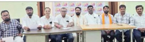 शेतकऱ्यांचा एल्गार शेतकऱ्यांचा एल्गार