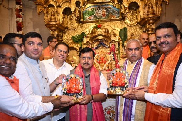 नितीन नबीन मुंबई गणेश दर्शन