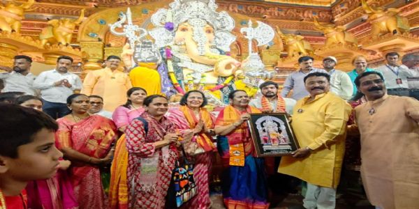 समाजात समानता, एकोपा आणि सौख्य नांदावे; गणराया चरणी डॉ. नीलम गोऱ्हेंचे साकडे