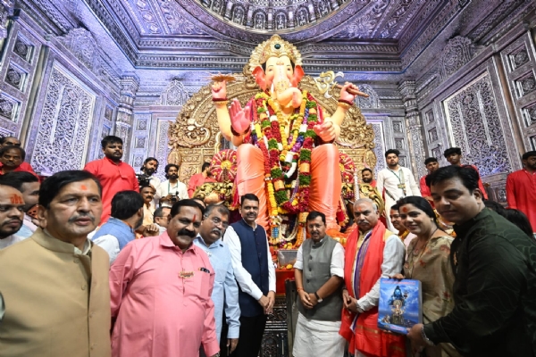 नितीन नबीन मुंबई गणेश दर्शन