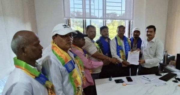 वंचित बहुजन आघाडीचे रत्नागिरी पालिकेच्या मुख्याधिकाऱ्यांना निवेदन वंचित बहुजन आघाडीचे रत्नागिरी पालिकेच्या मुख्याधिकाऱ्यांना निवेदन