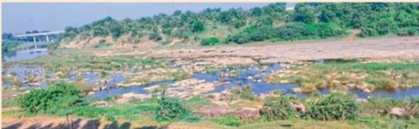 पूस नदी कोरडीच; महागावावर पाणीटंचाईचे सावटगतवर्षीच्या तुलनेत यंदा २१० मिमी पाऊस कमी; प्रकल्पातील पाणीसाठ्यात घट पूस नदी कोरडीच; महागावावर पाणीटंचाईचे सावटगतवर्षीच्या तुलनेत यंदा २१० मिमी पाऊस कमी; प्रकल्पातील पाणीसाठ्यात घट