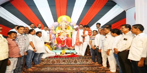 हिंगोलीत मानाचे श्री सार्वजनिक गणेश मंडळात पालकमंत्री झिरवाळ यांच्या हस्ते आरती संपन्न