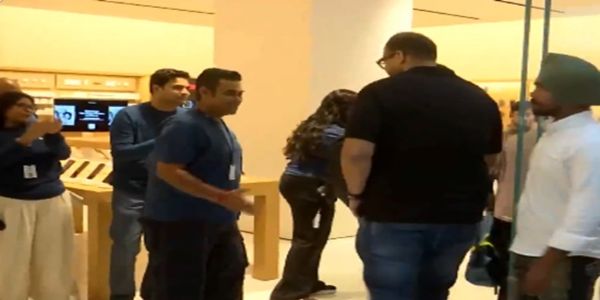 भारतात ॲपलचे स्टोअर खुले, आयफोन १८ प्रो आणि प्रो मॅक्स खरेदीसाठी लांबच लांब रांगा