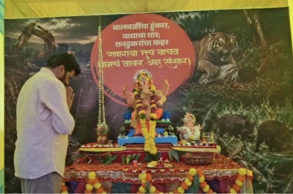 ‘काय बच्चू, तू गप्प का?’; कडूंच्या निवासस्थानी शासन-प्रशासनाचे कान टोचणारा गणपतीचा देखावा ‘काय बच्चू, तू गप्प का?’; कडूंच्या निवासस्थानी शासन-प्रशासनाचे कान टोचणारा गणपतीचा देखावा